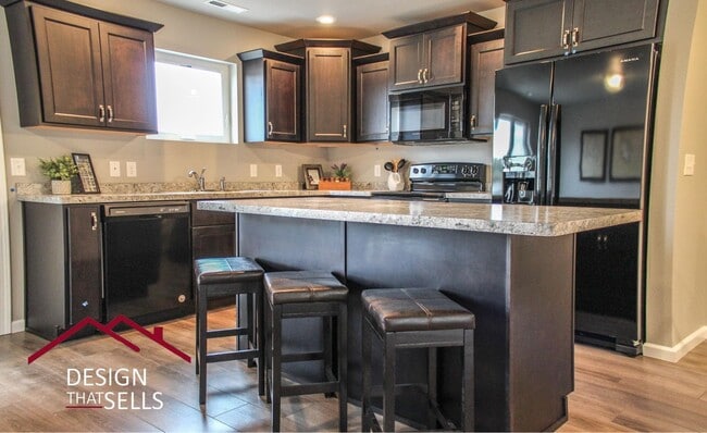 Building Photo - Amazing home in a quiet location!