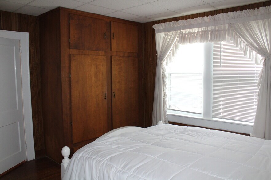 Bedroom #1 - 60 Pulliam St