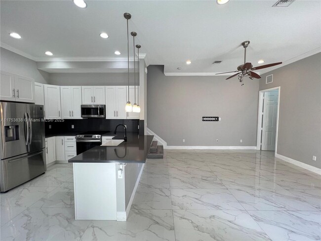 Building Photo - 8342 NW 39th Ct