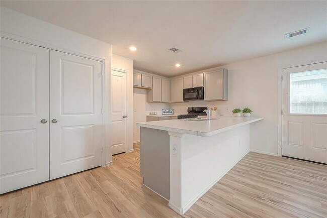 Building Photo - 26818 Wilderye Cv Ln