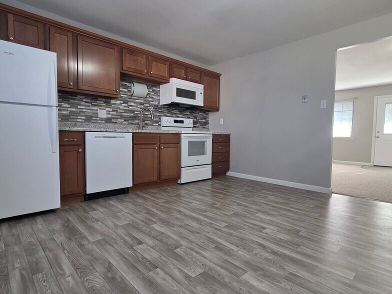 Building Photo - 5526 Humbert Rd