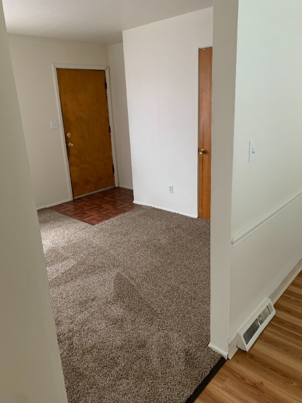 Building Photo - 1210 Wyley Ave