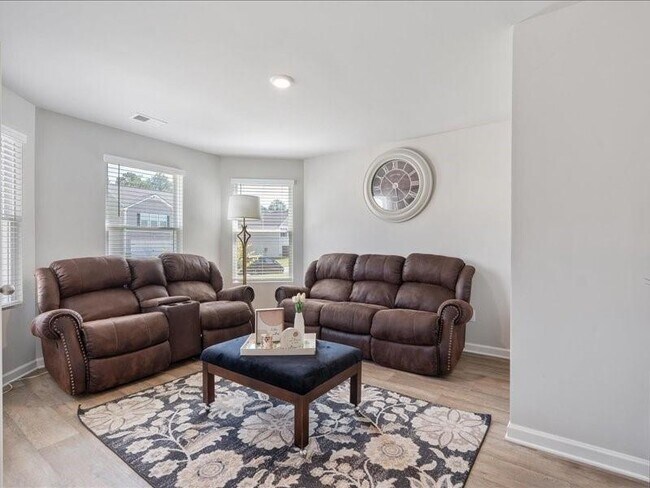 Building Photo - 174 Goodall Woods Dr