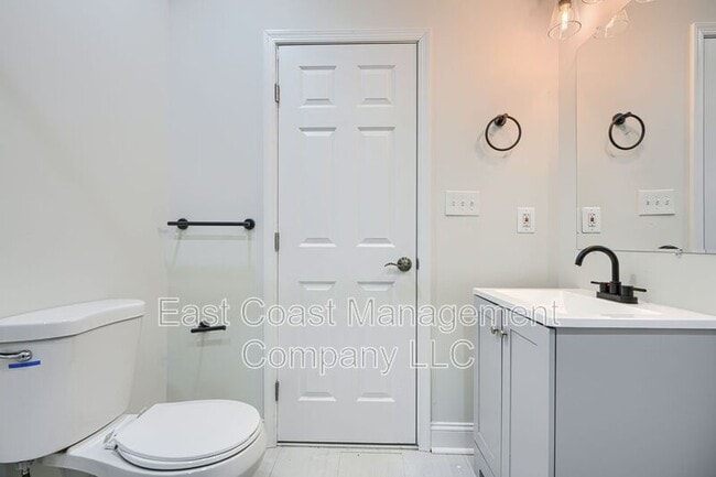 Building Photo - 518 Normandy Ave