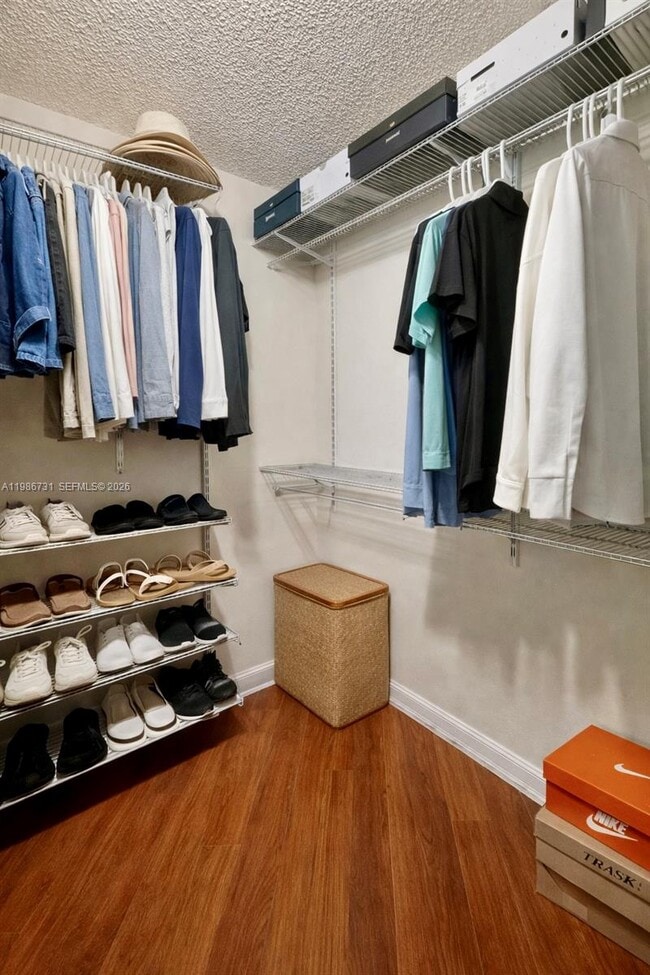 Building Photo - 9731 Fontainebleau Blvd