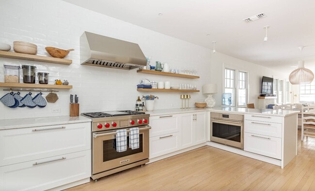 Building Photo - 6 Bay Rd