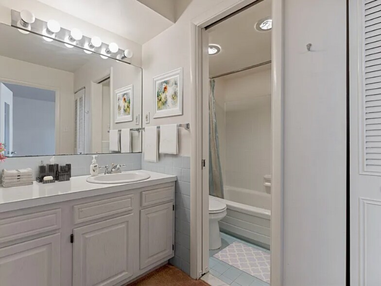 Building Photo - 1420 N St NW