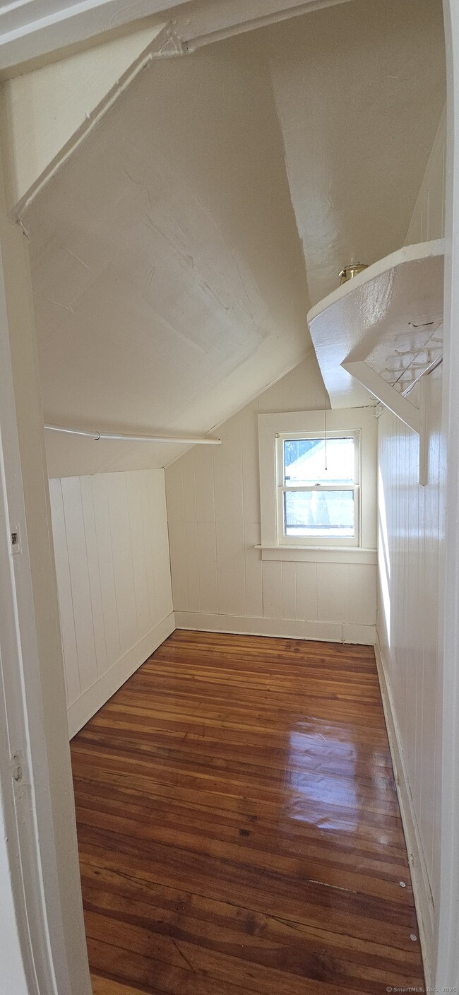 Building Photo - 163 Goodrich St