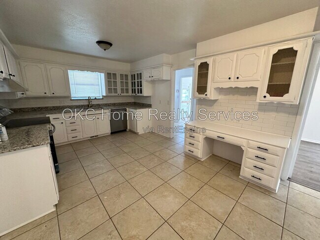 Building Photo - 1428 SW 72nd St