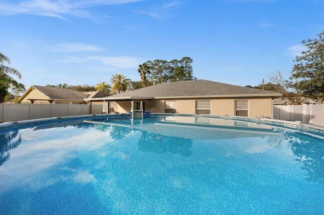 Building Photo - 3 Ryecroft Ln