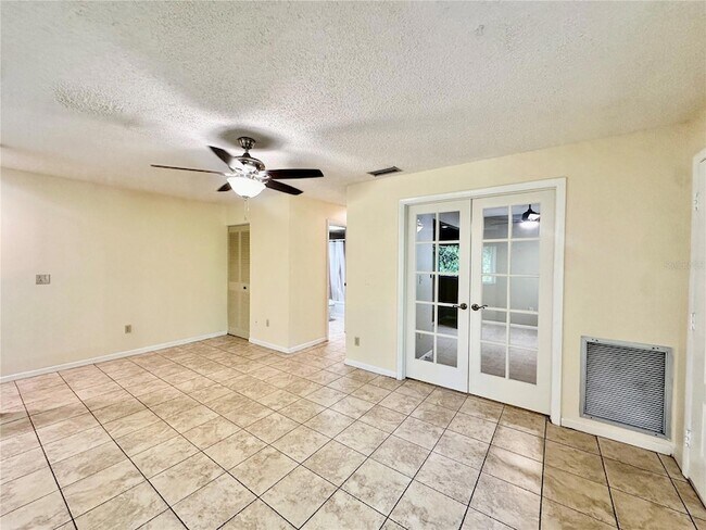 Building Photo - 630 Pavare Ct