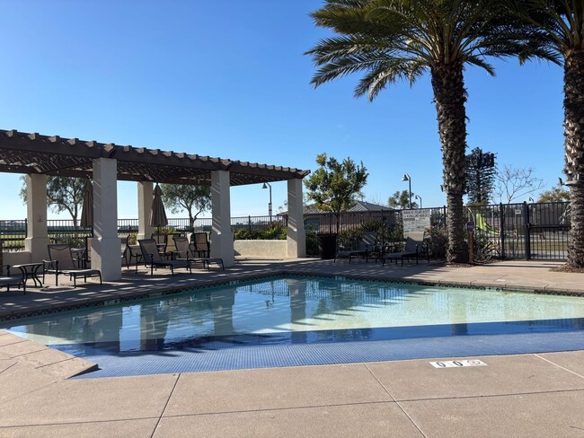 Building Photo - *** $500 Move in special if lease is signe...