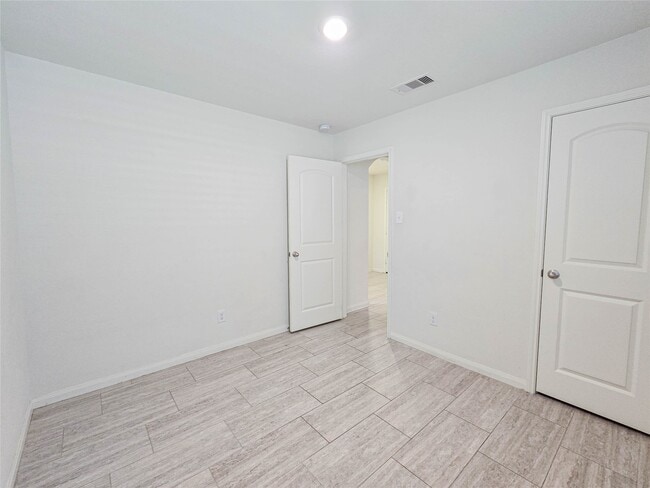 Building Photo - 332 Lone Mountain Dr