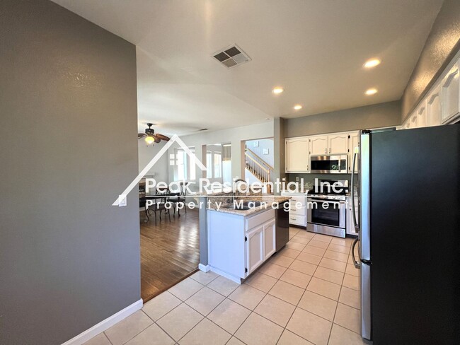 Building Photo - Spacious 4bd/3ba Elk Grove Home!