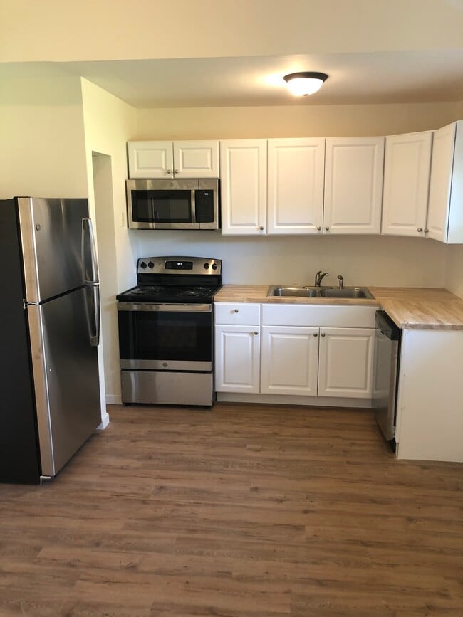 Kitchen - 9215 ARISTIDES DR