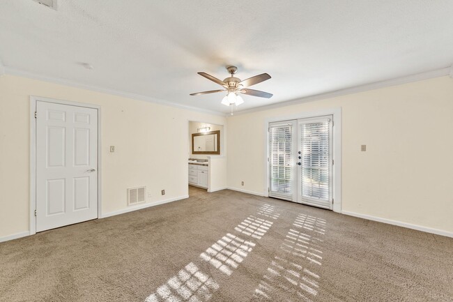 Building Photo - 121 Lake Vista W