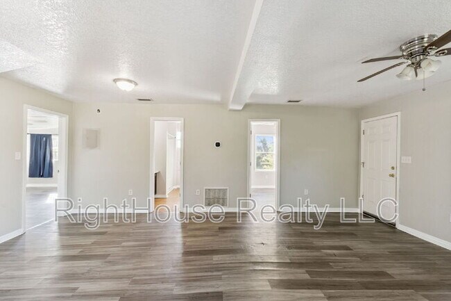 Building Photo - 40542 W 3rd Ave