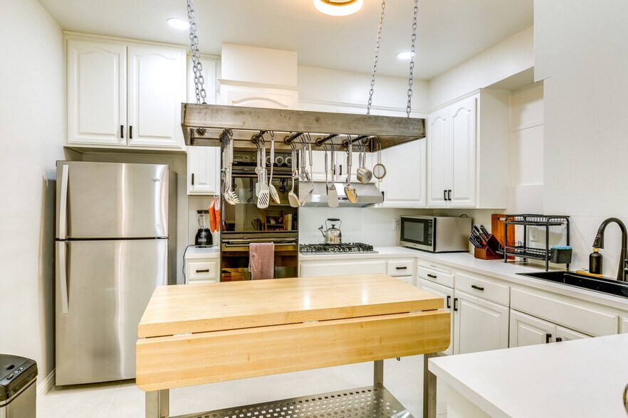 Building Photo - 3232 Divisadero St