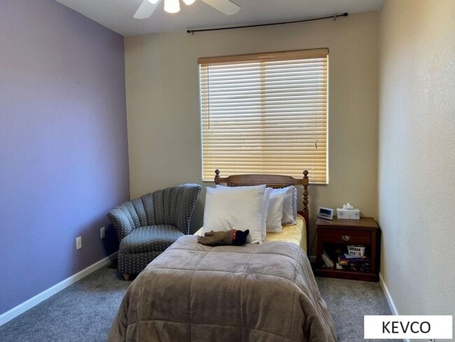 Building Photo - Three Level Townhouse with Attached Two Car Garage!