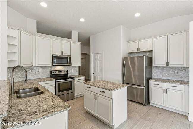 Building Photo - 558 Gardendale Cir SE