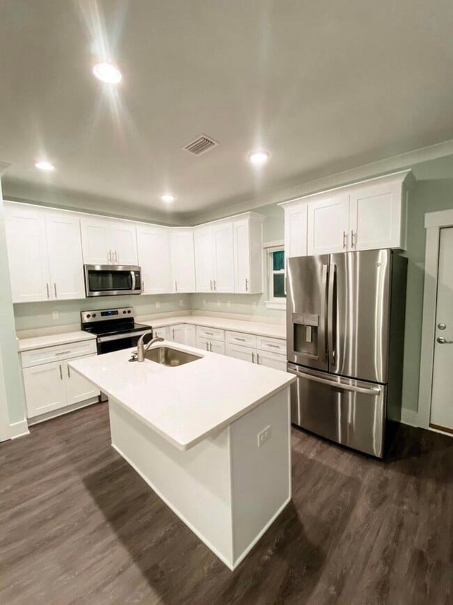 Building Photo - 312 N Sand Palm Rd