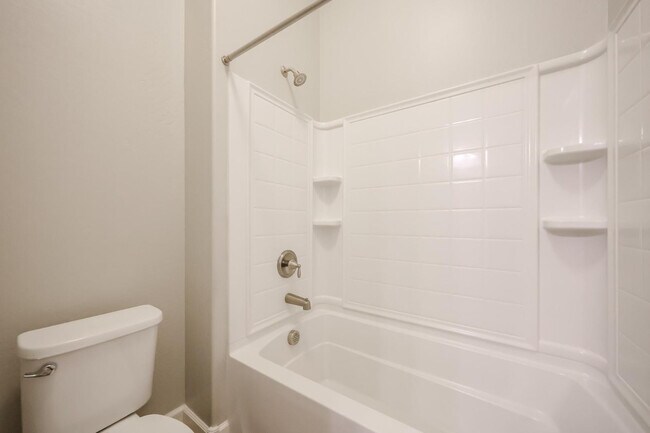 Building Photo - 1424 E Pedro Rd