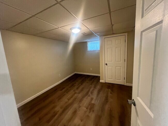 Building Photo - 21 Walnut Ave