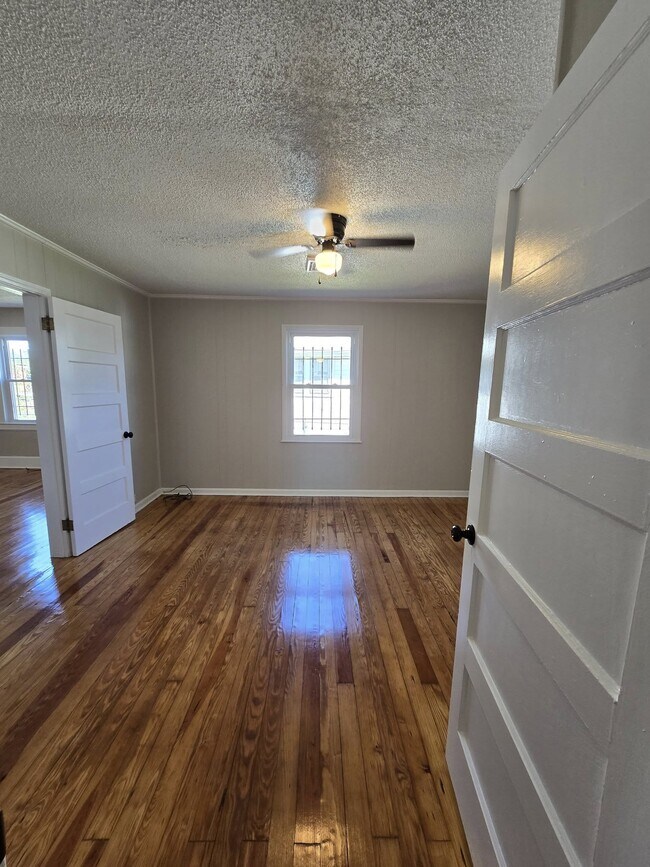 Building Photo - 880 Franklin Turnpike