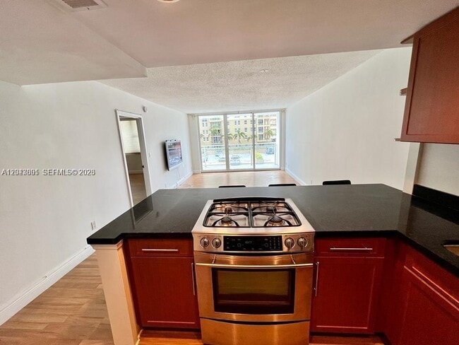 Building Photo - 2030 S Ocean Dr