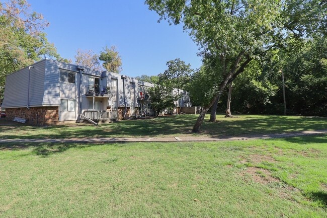 Building Photo - 2 Bed | 2 Bath in Central Tulsa!