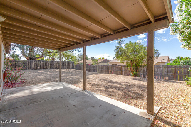 Building Photo - 2439 E Dahlia Dr