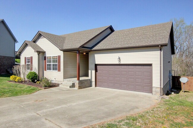 Building Photo - Sweet 3 bed 2 bath.  Cat friendly.