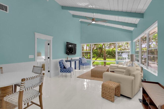 Building Photo - 320 S Ocean Blvd