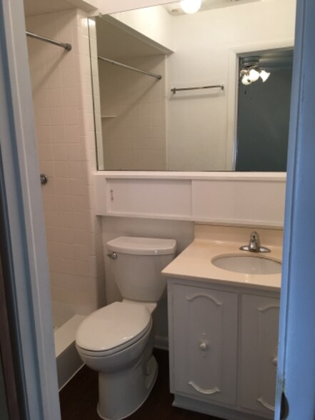 Building Photo - 211 Hanover Ln
