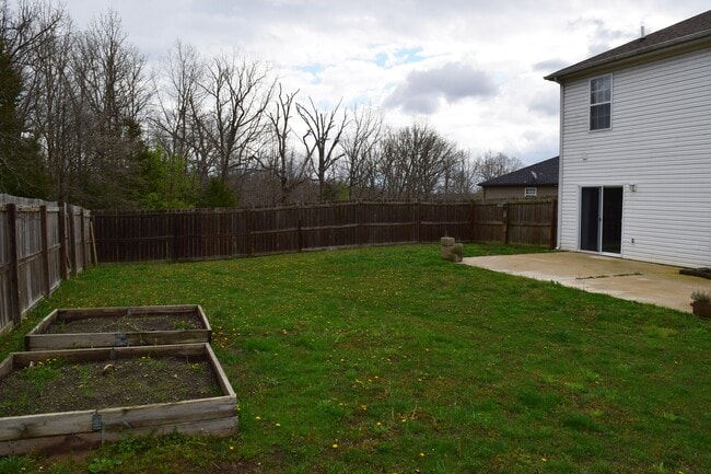 Building Photo - Large 2 story 3 bedroom 2 bathroom!