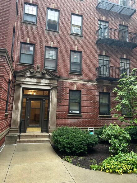 Primary Photo - 36 Linnaean St
