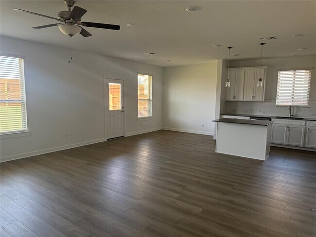 Building Photo - 440 Bristlecone Bend