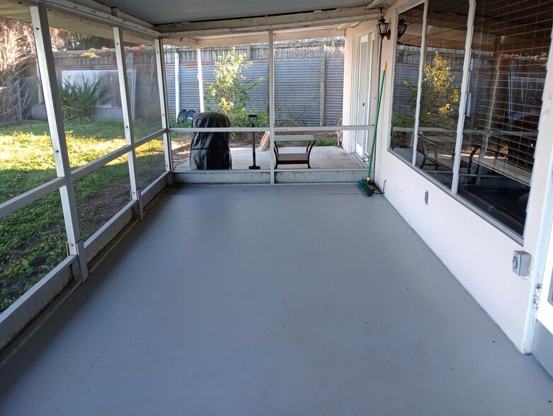 Building Photo - 7429 Lake Dr