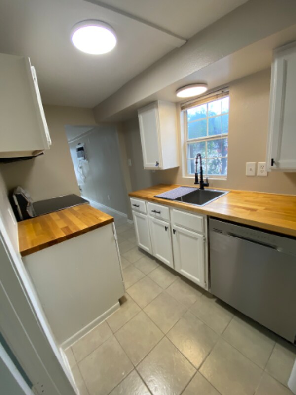 Building Photo - 904 Tulane St