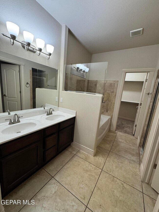 Building Photo - 12872 Hueco Mine Dr