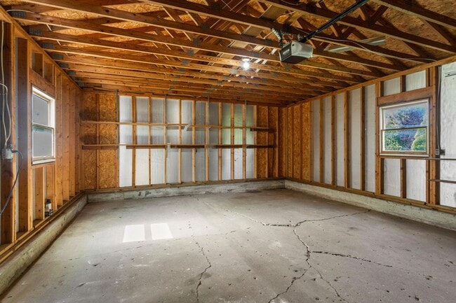 Building Photo - Four bedroom executive rental available no...
