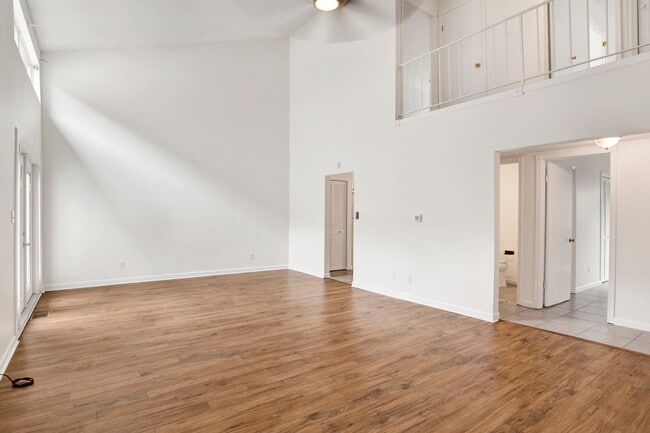 Building Photo - Freshly Renovated Townhome near Perdido Ba...