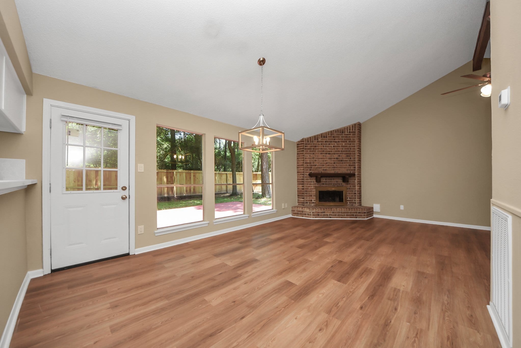 Building Photo - 15 Brentwood Oaks Ct