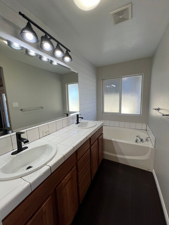Building Photo - 13417 Cheyenne Mountain Dr