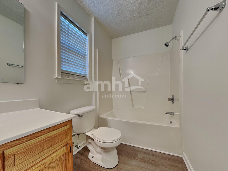 Building Photo - 1407 Hyalyn Ct