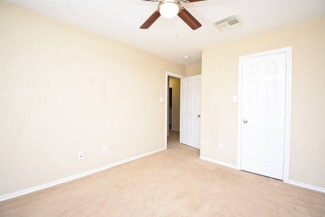 Building Photo - 11215 Overland Trail Dr