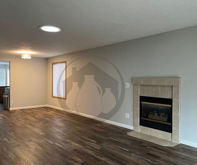 Building Photo - Single Level House - Move-in Ready Early July