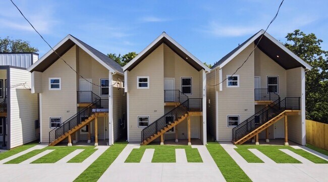 Building Photo - 307 Bolden St