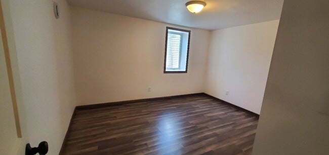 Building Photo - 5 Bedroom Updated Home