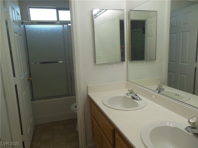 Building Photo - 2516 Chenault Cir